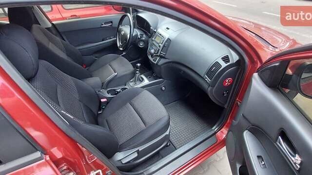 Хендай i30 2008 в Киеве на Automoto.ua Красный Хендай i30, объемом двигателя 1.4 л и пробегом 134 тыс. км за 4800 $, фото 11 на Automoto.ua