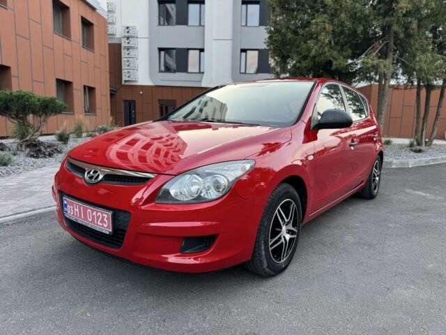 Красный Хендай i30, объемом двигателя 1.4 л и пробегом 202 тыс. км за 5999 $, фото 1 на Automoto.ua
