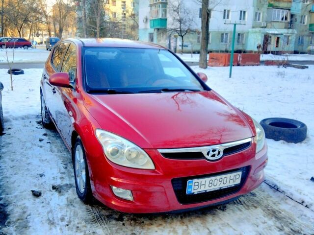 Красный Хендай i30, объемом двигателя 1.6 л и пробегом 156 тыс. км за 7300 $, фото 4 на Automoto.ua