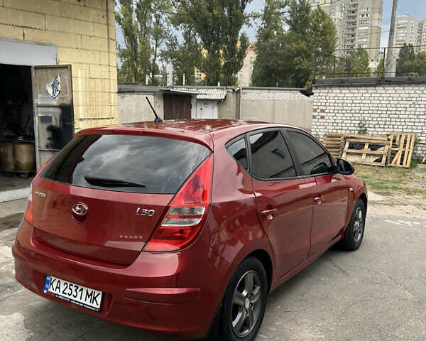 Красный Хендай i30, объемом двигателя 1.6 л и пробегом 186 тыс. км за 6399 $, фото 3 на Automoto.ua