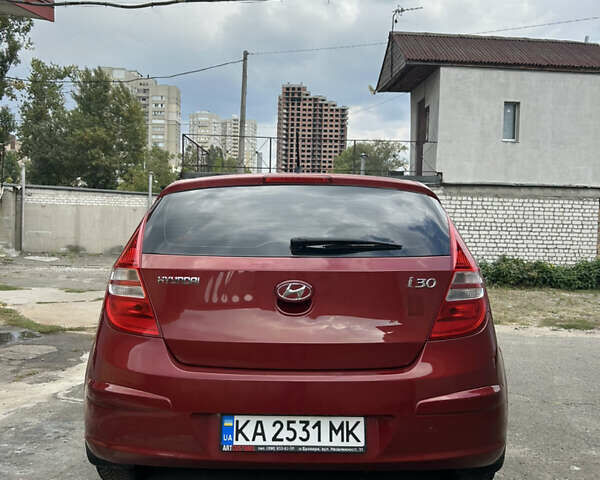 Красный Хендай i30, объемом двигателя 1.6 л и пробегом 186 тыс. км за 6399 $, фото 4 на Automoto.ua