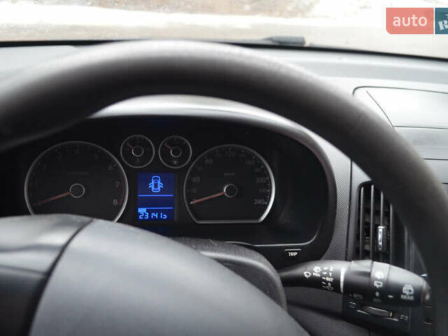 Красный Хендай i30, объемом двигателя 1.4 л и пробегом 231 тыс. км за 5200 $, фото 5 на Automoto.ua