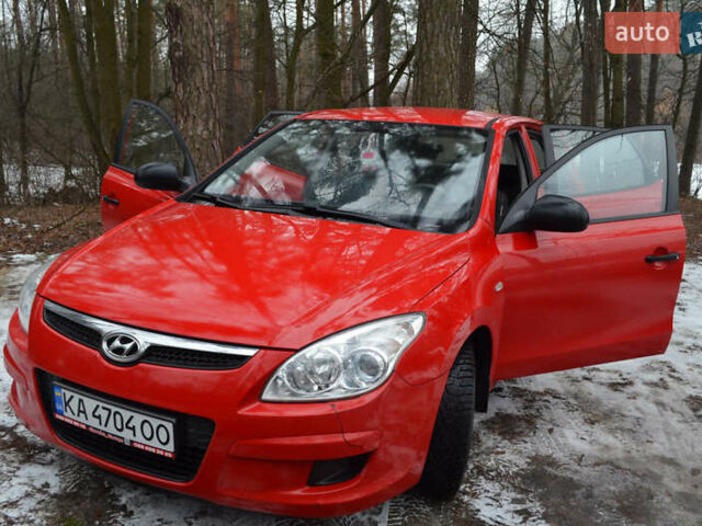 Красный Хендай i30, объемом двигателя 1.4 л и пробегом 231 тыс. км за 5200 $, фото 1 на Automoto.ua