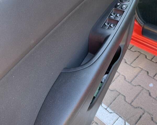 Красный Хендай i30, объемом двигателя 1.4 л и пробегом 262 тыс. км за 5200 $, фото 16 на Automoto.ua
