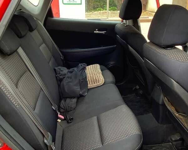 Красный Хендай i30, объемом двигателя 1.58 л и пробегом 236 тыс. км за 5000 $, фото 11 на Automoto.ua