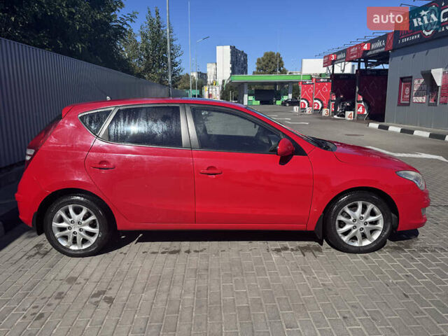 Красный Хендай i30, объемом двигателя 1.6 л и пробегом 159 тыс. км за 7399 $, фото 6 на Automoto.ua
