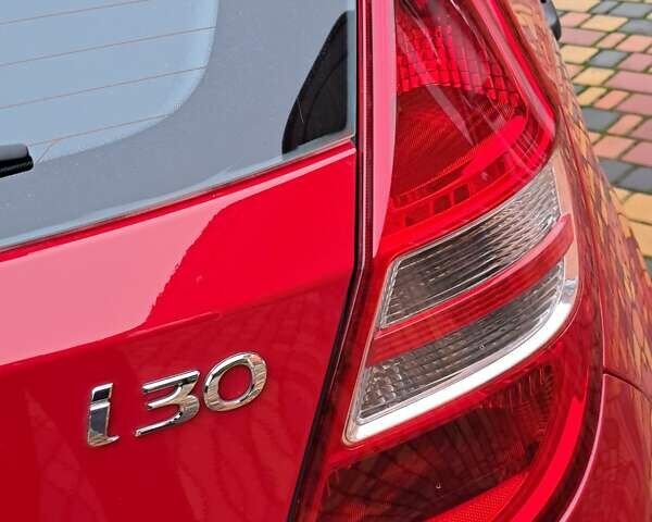Хендай i30 2009 в Умани на Automoto.ua Красный Хендай i30, объемом двигателя 0 л и пробегом 139 тыс. км за 5850 $, фото 25 на Automoto.ua