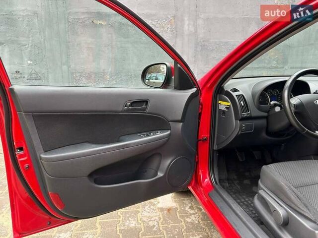 Красный Хендай i30, объемом двигателя 1.4 л и пробегом 234 тыс. км за 5250 $, фото 11 на Automoto.ua