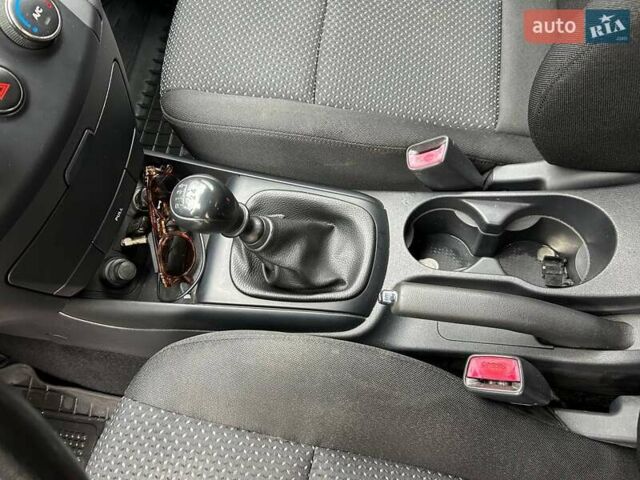 Красный Хендай i30, объемом двигателя 1.4 л и пробегом 234 тыс. км за 5250 $, фото 13 на Automoto.ua