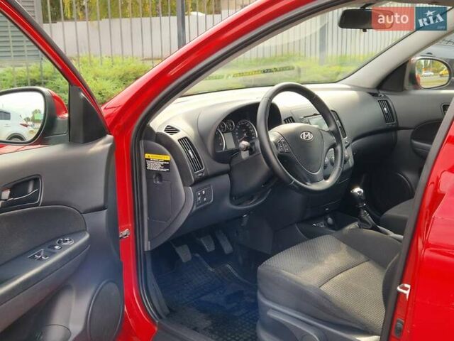 Красный Хендай i30, объемом двигателя 1.4 л и пробегом 201 тыс. км за 6500 $, фото 19 на Automoto.ua