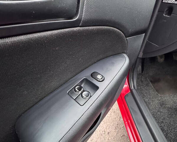 Красный Хендай i30, объемом двигателя 1.4 л и пробегом 140 тыс. км за 5499 $, фото 9 на Automoto.ua