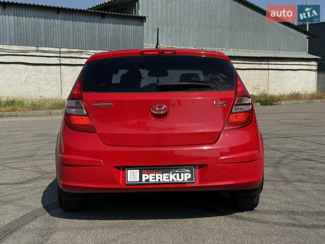 Червоний Хендай i30, об'ємом двигуна 1.59 л та пробігом 159 тис. км за 7399 $, фото 3 на Automoto.ua
