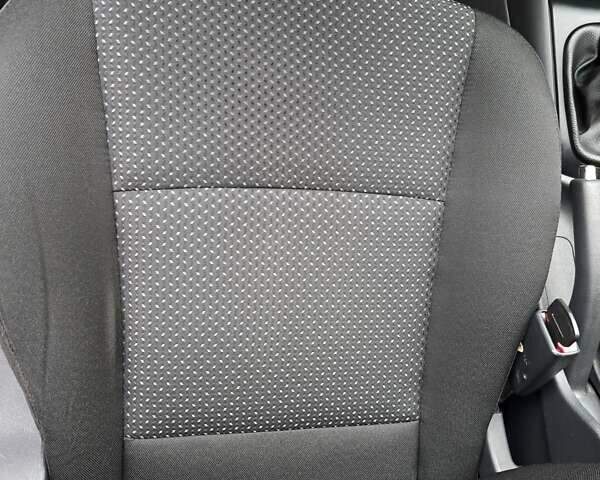 Хендай i30 2009 в Умани на Automoto.ua Красный Хендай i30, объемом двигателя 0 л и пробегом 139 тыс. км за 5850 $, фото 62 на Automoto.ua