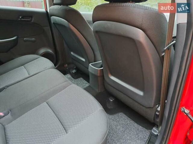 Хендай i30 2009 в Умани на Automoto.ua Красный Хендай i30, объемом двигателя 0 л и пробегом 139 тыс. км за 5850 $, фото 108 на Automoto.ua