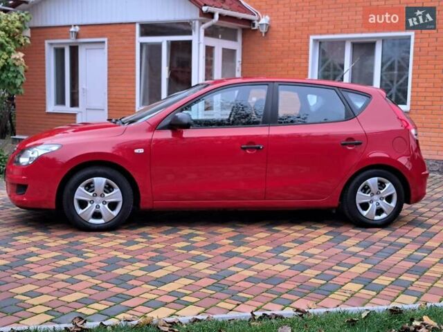 Хендай i30 2009 в Умани на Automoto.ua Красный Хендай i30, объемом двигателя 0 л и пробегом 139 тыс. км за 5850 $, фото 1 на Automoto.ua