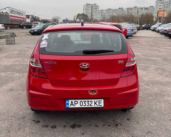 Красный Хендай i30, объемом двигателя 1.4 л и пробегом 140 тыс. км за 5499 $, фото 4 на Automoto.ua
