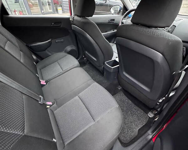 Красный Хендай i30, объемом двигателя 1.4 л и пробегом 140 тыс. км за 5499 $, фото 13 на Automoto.ua