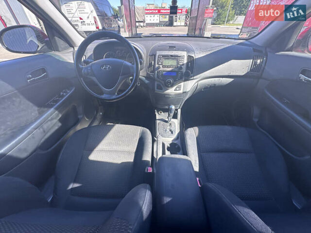 Красный Хендай i30, объемом двигателя 1.6 л и пробегом 159 тыс. км за 7399 $, фото 12 на Automoto.ua