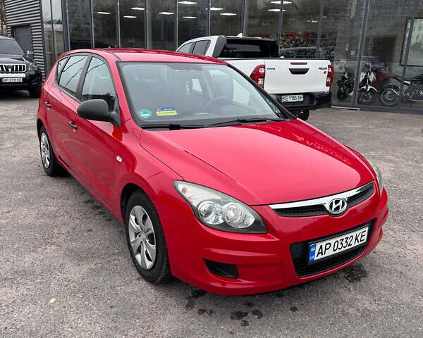 Красный Хендай i30, объемом двигателя 1.4 л и пробегом 140 тыс. км за 5499 $, фото 7 на Automoto.ua