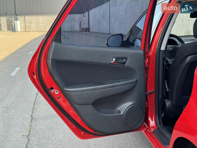 Червоний Хендай i30, об'ємом двигуна 1.59 л та пробігом 159 тис. км за 7399 $, фото 17 на Automoto.ua