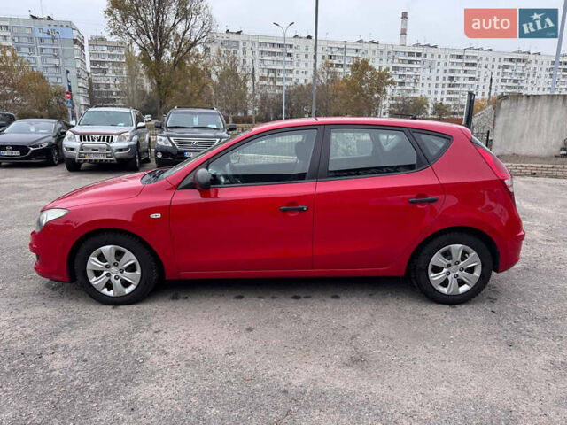 Красный Хендай i30, объемом двигателя 1.4 л и пробегом 140 тыс. км за 5499 $, фото 2 на Automoto.ua