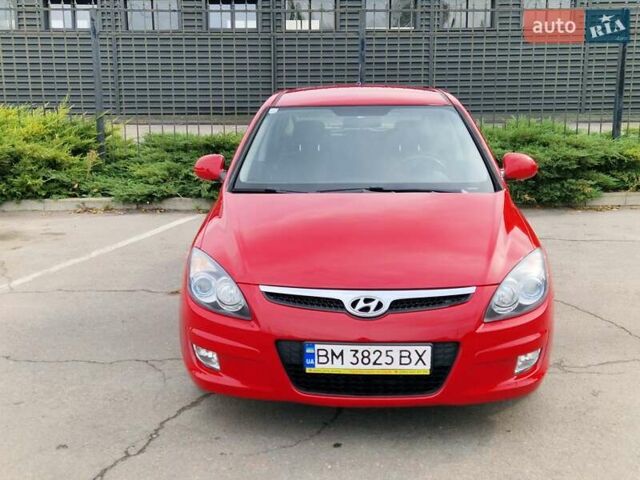 Красный Хендай i30, объемом двигателя 1.4 л и пробегом 201 тыс. км за 6500 $, фото 4 на Automoto.ua