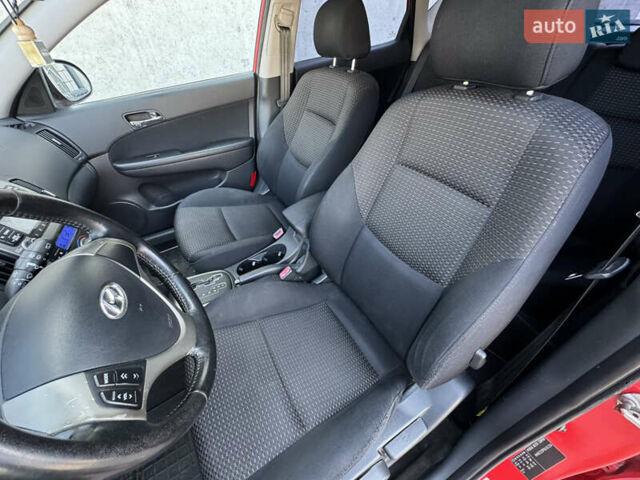 Червоний Хендай i30, об'ємом двигуна 1.59 л та пробігом 159 тис. км за 7399 $, фото 10 на Automoto.ua