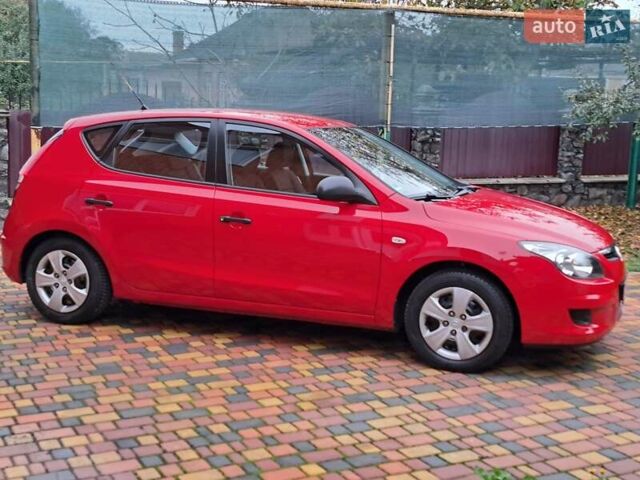 Хендай i30 2009 в Умани на Automoto.ua Красный Хендай i30, объемом двигателя 0 л и пробегом 139 тыс. км за 5850 $, фото 10 на Automoto.ua