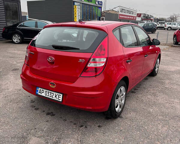 Красный Хендай i30, объемом двигателя 1.4 л и пробегом 140 тыс. км за 5499 $, фото 5 на Automoto.ua