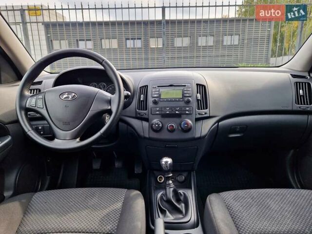 Красный Хендай i30, объемом двигателя 1.4 л и пробегом 201 тыс. км за 6500 $, фото 20 на Automoto.ua