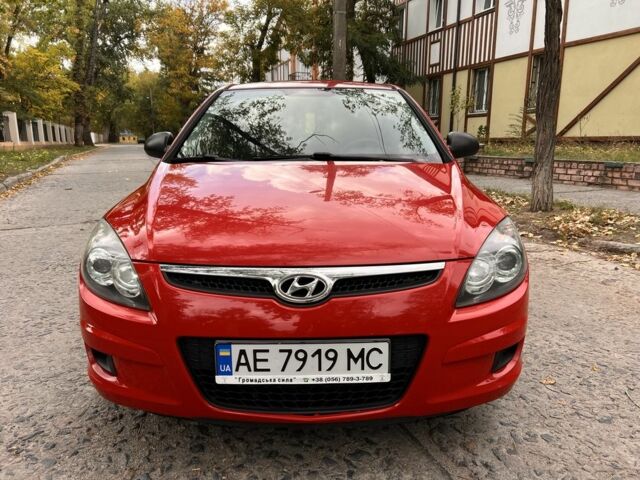 Червоний Хендай i30, об'ємом двигуна 1.4 л та пробігом 290 тис. км за 5200 $, фото 1 на Automoto.ua