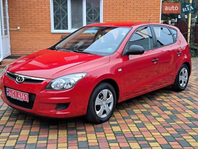Хендай i30 2009 в Умани на Automoto.ua Красный Хендай i30, объемом двигателя 0 л и пробегом 139 тыс. км за 5850 $, фото 9 на Automoto.ua