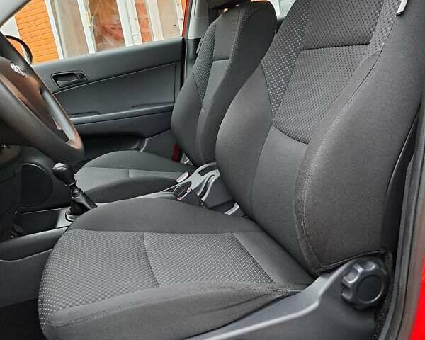 Хендай i30 2009 в Умани на Automoto.ua Красный Хендай i30, объемом двигателя 0 л и пробегом 139 тыс. км за 5850 $, фото 60 на Automoto.ua