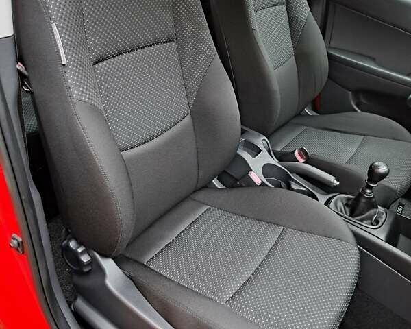 Хендай i30 2009 в Умани на Automoto.ua Красный Хендай i30, объемом двигателя 0 л и пробегом 139 тыс. км за 5850 $, фото 117 на Automoto.ua