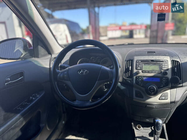 Красный Хендай i30, объемом двигателя 1.6 л и пробегом 159 тыс. км за 7399 $, фото 13 на Automoto.ua
