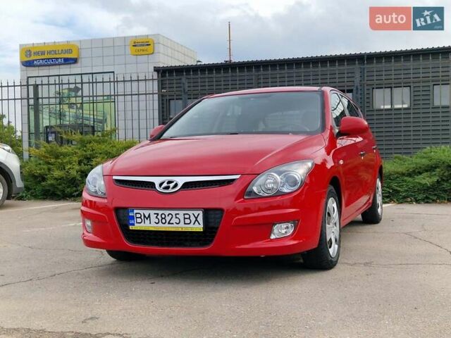 Красный Хендай i30, объемом двигателя 1.4 л и пробегом 201 тыс. км за 6500 $, фото 2 на Automoto.ua