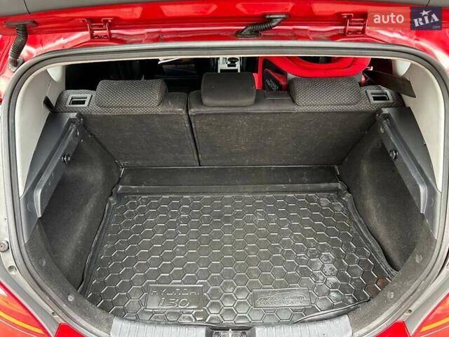 Красный Хендай i30, объемом двигателя 1.4 л и пробегом 234 тыс. км за 5250 $, фото 4 на Automoto.ua