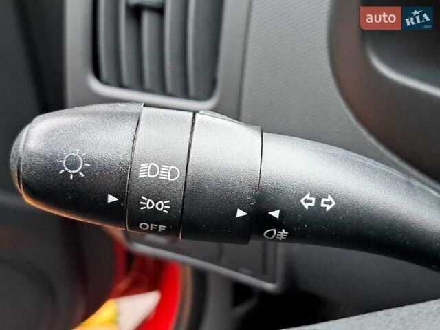 Хендай i30 2009 в Умани на Automoto.ua Красный Хендай i30, объемом двигателя 0 л и пробегом 139 тыс. км за 5850 $, фото 68 на Automoto.ua