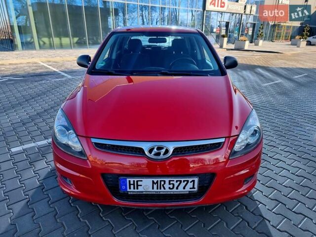 Красный Хендай i30, объемом двигателя 1.6 л и пробегом 220 тыс. км за 5300 $, фото 12 на Automoto.ua