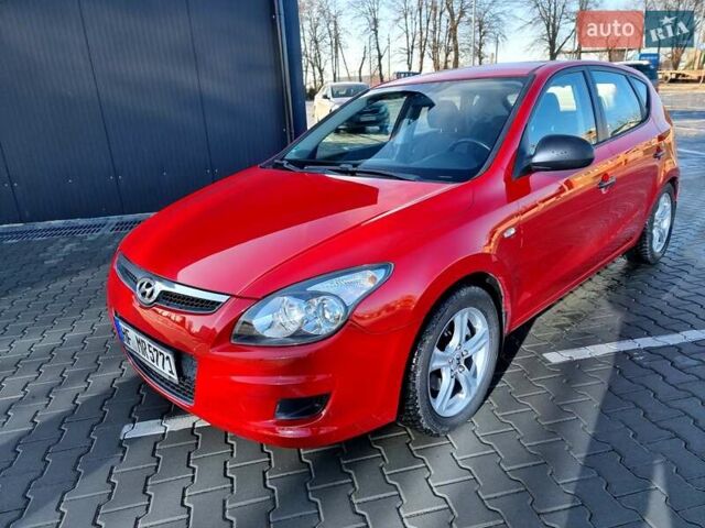 Красный Хендай i30, объемом двигателя 1.6 л и пробегом 220 тыс. км за 5300 $, фото 7 на Automoto.ua