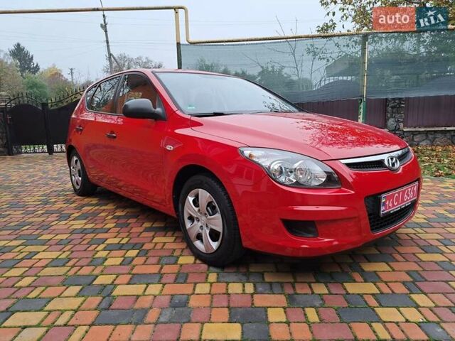 Хендай i30 2009 в Умани на Automoto.ua Красный Хендай i30, объемом двигателя 0 л и пробегом 139 тыс. км за 5850 $, фото 130 на Automoto.ua