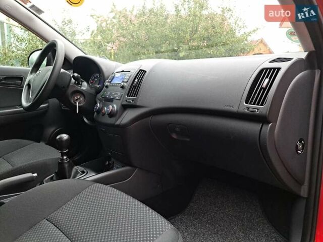 Хендай i30 2009 в Умани на Automoto.ua Красный Хендай i30, объемом двигателя 0 л и пробегом 139 тыс. км за 5850 $, фото 120 на Automoto.ua