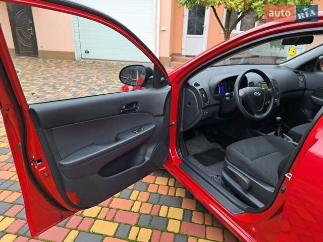 Хендай i30 2009 в Умани на Automoto.ua Красный Хендай i30, объемом двигателя 0 л и пробегом 139 тыс. км за 5850 $, фото 52 на Automoto.ua