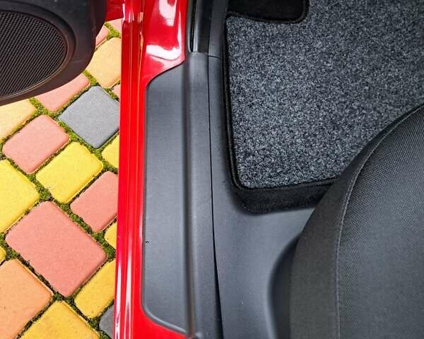 Хендай i30 2009 в Умани на Automoto.ua Красный Хендай i30, объемом двигателя 0 л и пробегом 139 тыс. км за 5850 $, фото 87 на Automoto.ua