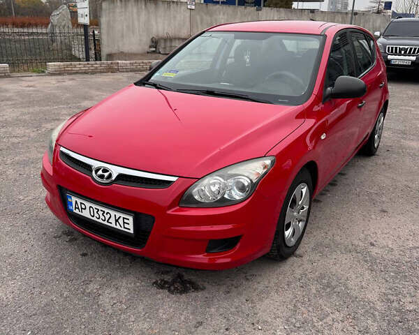 Красный Хендай i30, объемом двигателя 1.4 л и пробегом 140 тыс. км за 5499 $, фото 1 на Automoto.ua