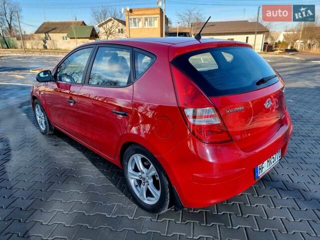 Красный Хендай i30, объемом двигателя 1.6 л и пробегом 220 тыс. км за 5300 $, фото 9 на Automoto.ua