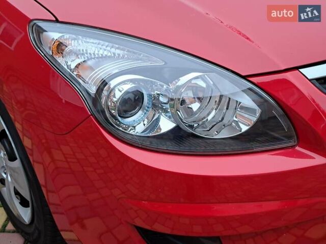 Хендай i30 2009 в Умани на Automoto.ua Красный Хендай i30, объемом двигателя 0 л и пробегом 139 тыс. км за 5850 $, фото 18 на Automoto.ua