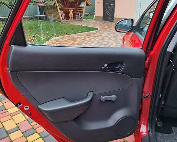 Хендай i30 2009 в Умани на Automoto.ua Красный Хендай i30, объемом двигателя 0 л и пробегом 139 тыс. км за 5850 $, фото 83 на Automoto.ua