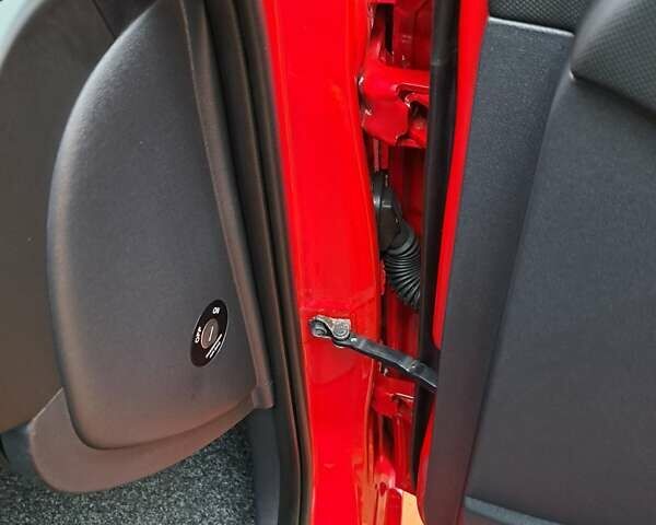 Хендай i30 2009 в Умани на Automoto.ua Красный Хендай i30, объемом двигателя 0 л и пробегом 139 тыс. км за 5850 $, фото 113 на Automoto.ua