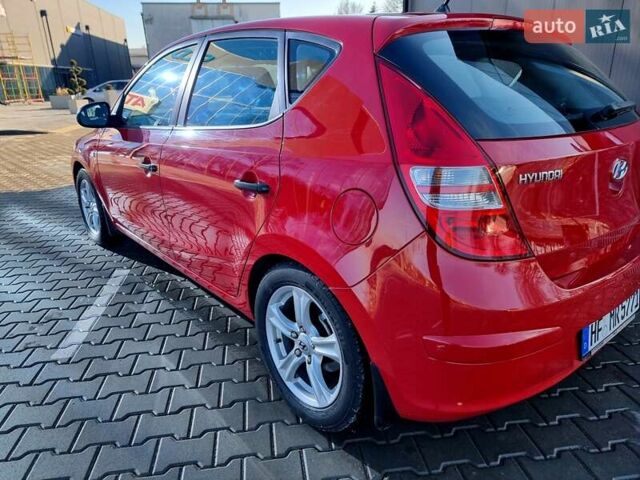 Красный Хендай i30, объемом двигателя 1.6 л и пробегом 220 тыс. км за 5300 $, фото 5 на Automoto.ua